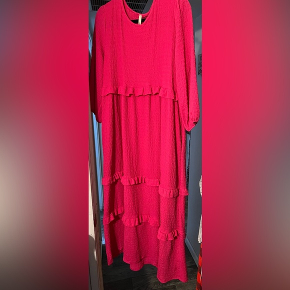Adorable Hot Pink Textured dress…and it has pockets!!! - Picture 2 of 2